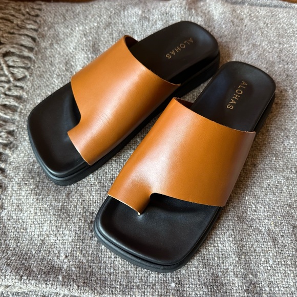 ALOHAS Brown and Black Sandals - Picture 3 of 13